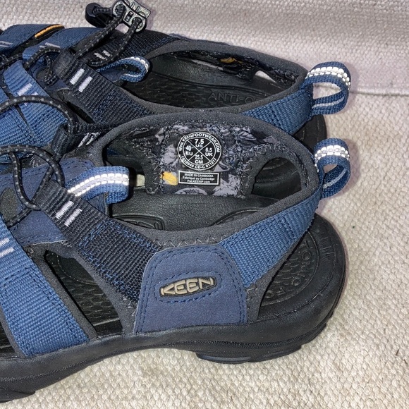 Keen men’s size 7.5 (8.5 women’s)  Blue rubber Sandals - Picture 8 of 16